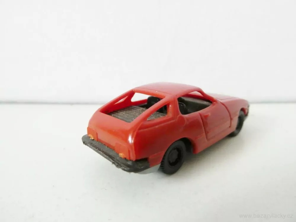 H0 Osobní automobil červený Porsche 924