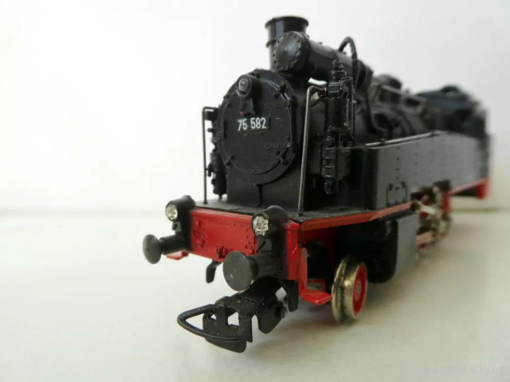 H0 PIKO Parní lokomotiva BR 75 582 DR PĚKNÝ STAV