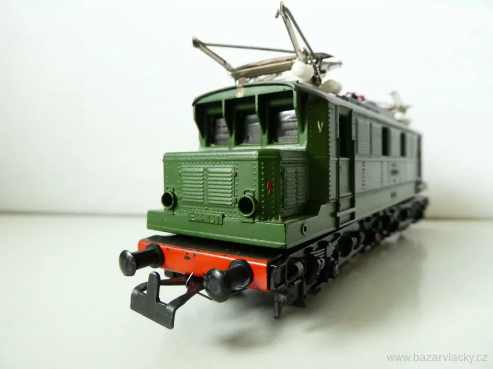 H0 PIKO Elektrická lokomotiva E44 131 DR