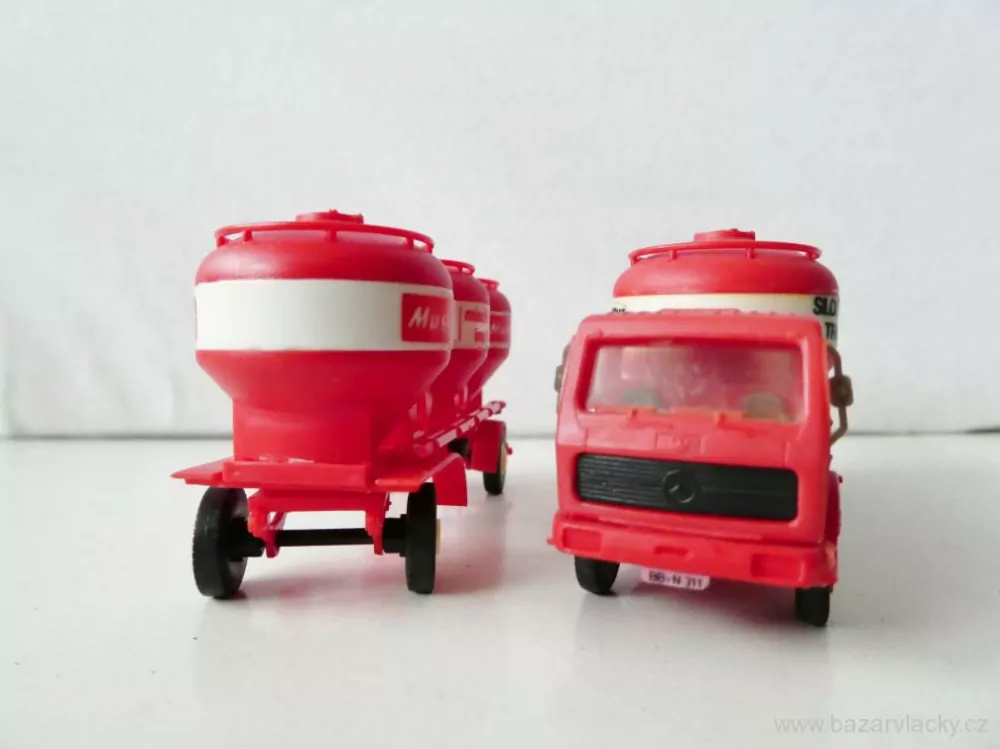 H0 Kibri Nákladní automobil Mercedes s přívěsem KOHLER MUSKATOR - sypké hmoty