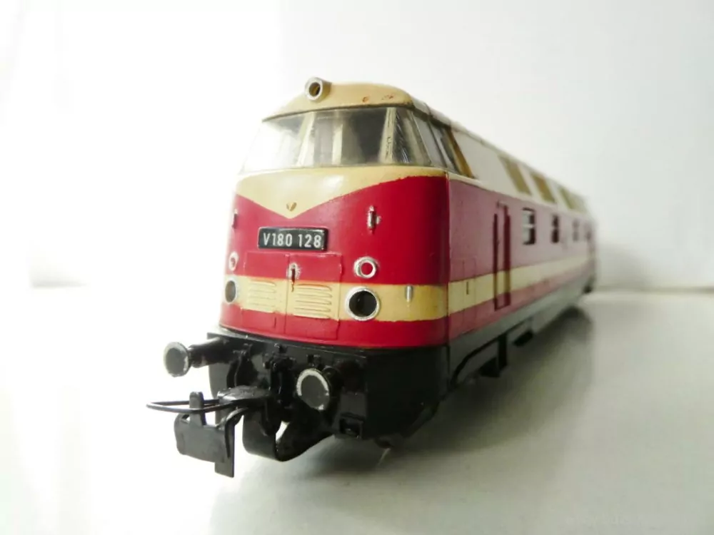 H0 PIKO Dieselová lokomotiva V 180 128 DR