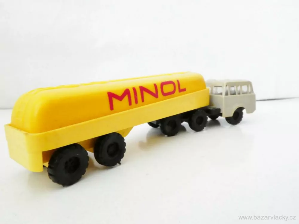 TT Nákladní automobil TATRA 813 66 cisterna MINOL