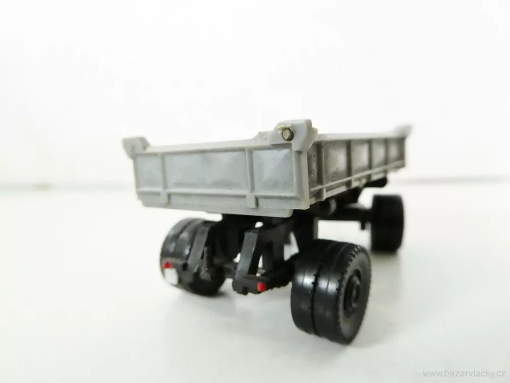 H0 Nákladní přívěs - valník s výklopným mechanismem