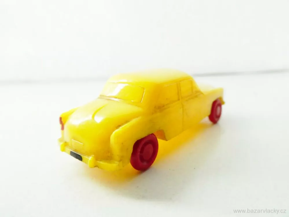 H0 Osobní automobil žlutý starší výroby DDR