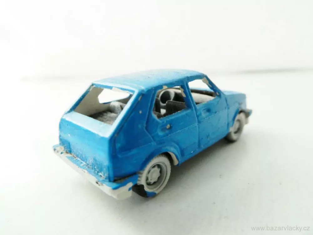 H0 Osobní automobil GOLF LS