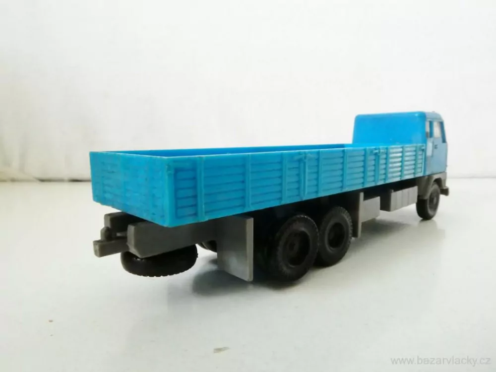 H0 Nákladní automobil VOLVO dlouhý valník