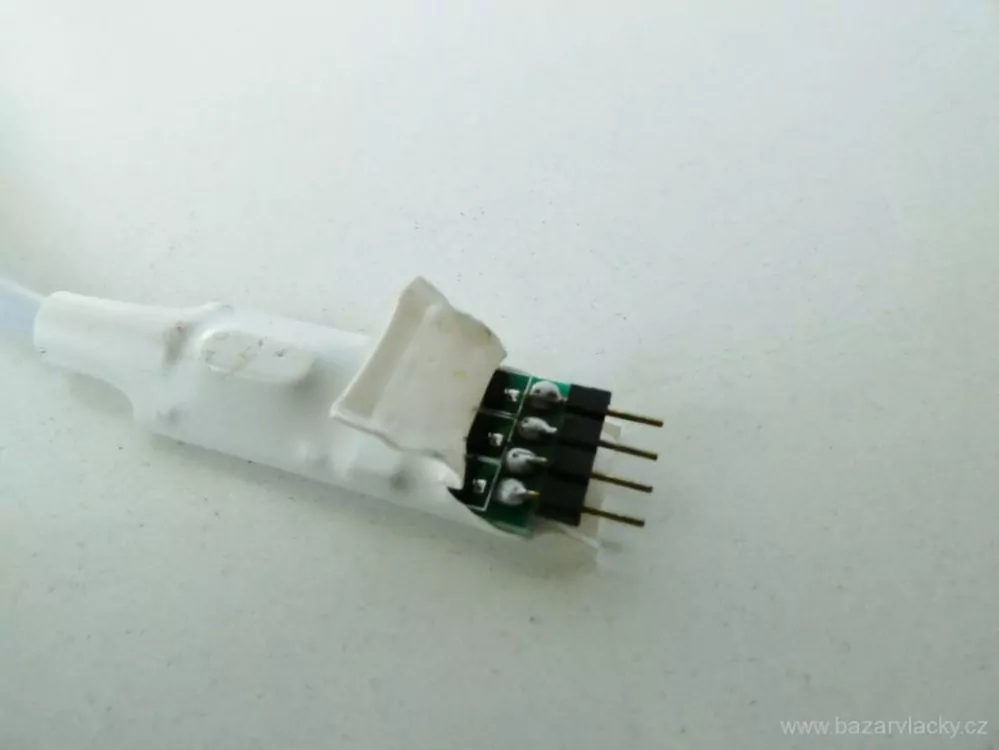 Konektor k RGB mini RF ovladači na osvětlení LED