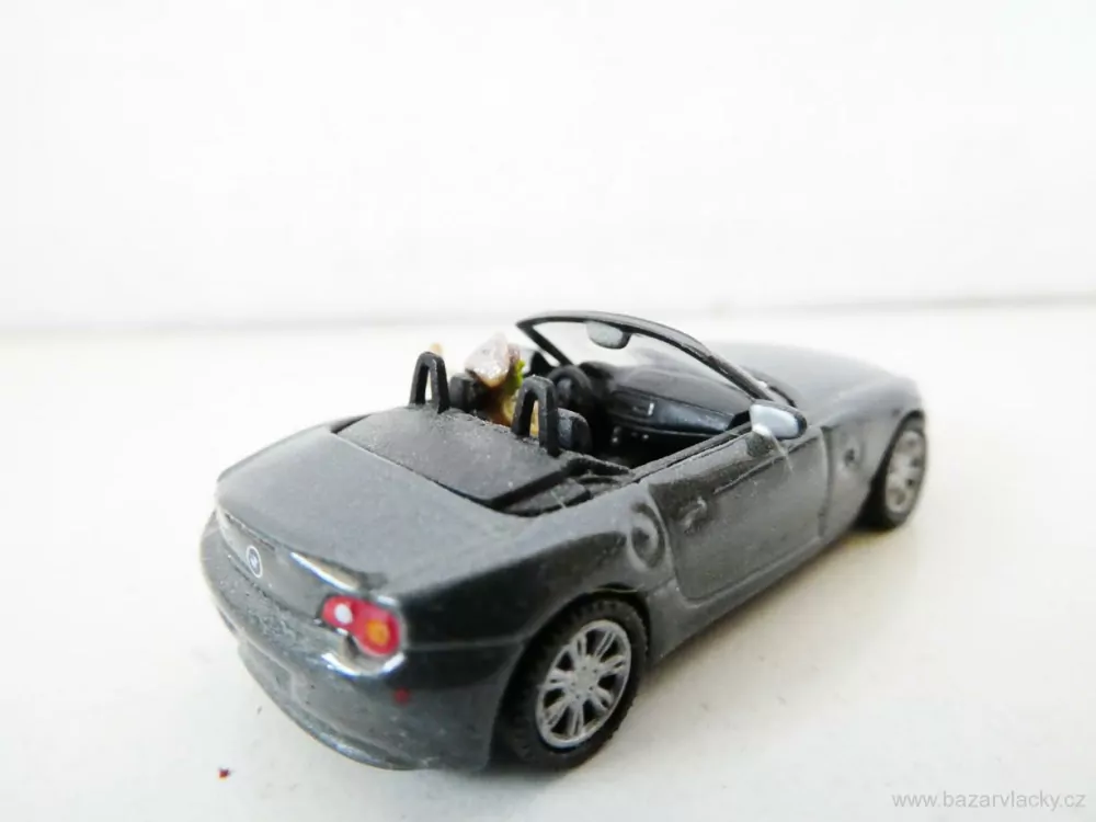 H0 Osobní automobil cabrio s řidičem PĚKNÝ STAV