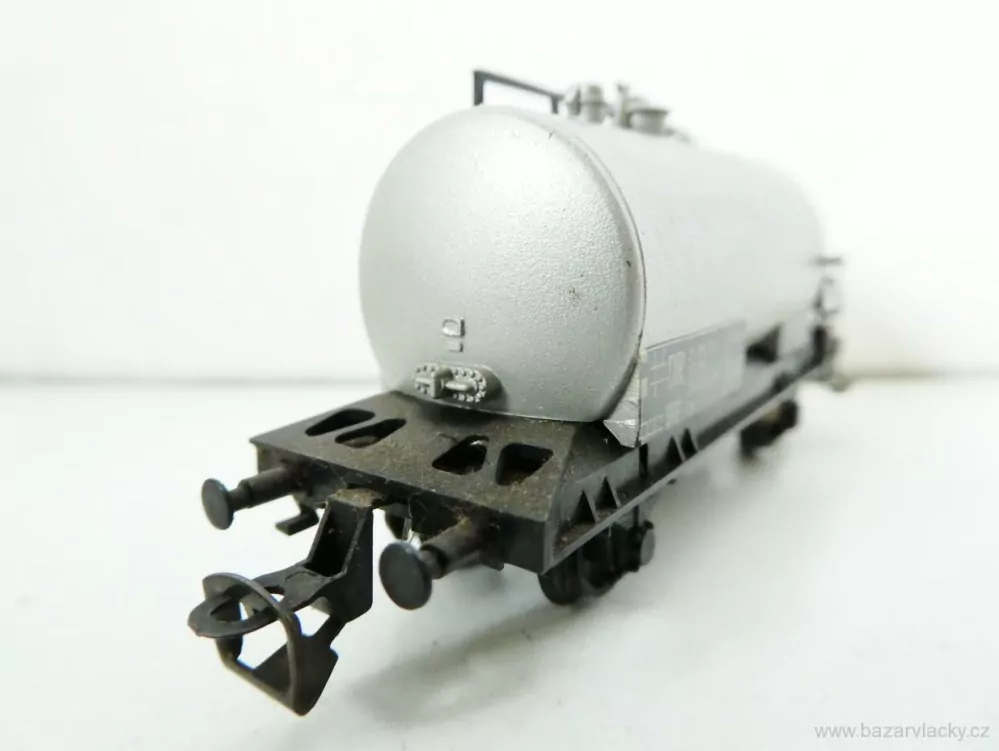 TT BTTB Cisternový vůz stříbrný DR TOP STAV 