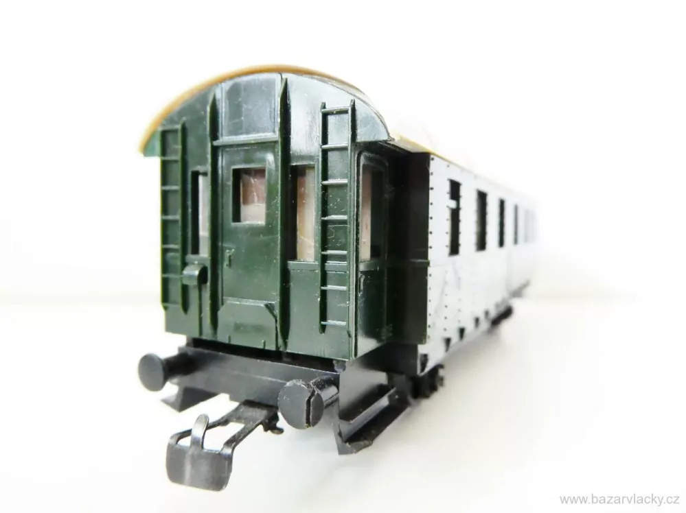 H0 PIKO Osobní vůz zelený