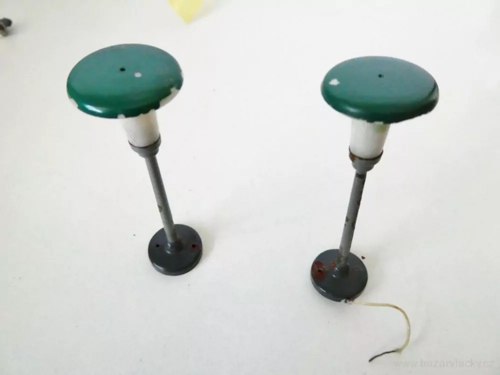 H0 SET 2ks Pouliční lampa elektrická (8 cm) + 1 stínidlo (není na foto)