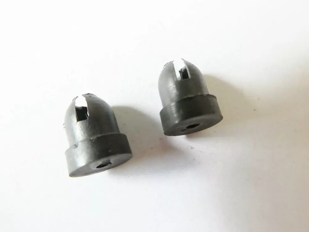 SET 2 ks Plastový náhradní díl délka 9,5 mm, průměr 8 mm