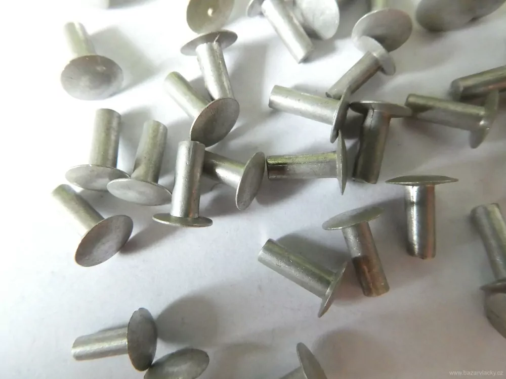 SET 30 ks Nýtek délka 7,8 mm, průměr 2,5 mm