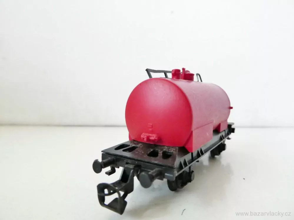 TT BTTB Cisternový vůz červený PĚKNÝ STAV