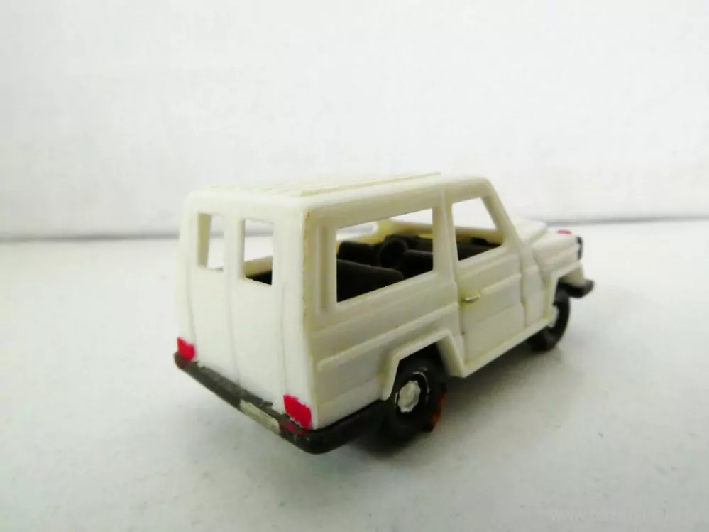 H0 Osobní automobil Mercedes 300 GD