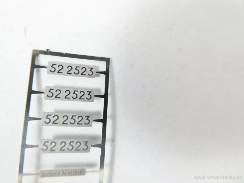 H0 Kovové cedulky na lokomotivu 52 2523 DR - 8 ks v archu NEPOUŽITÉ