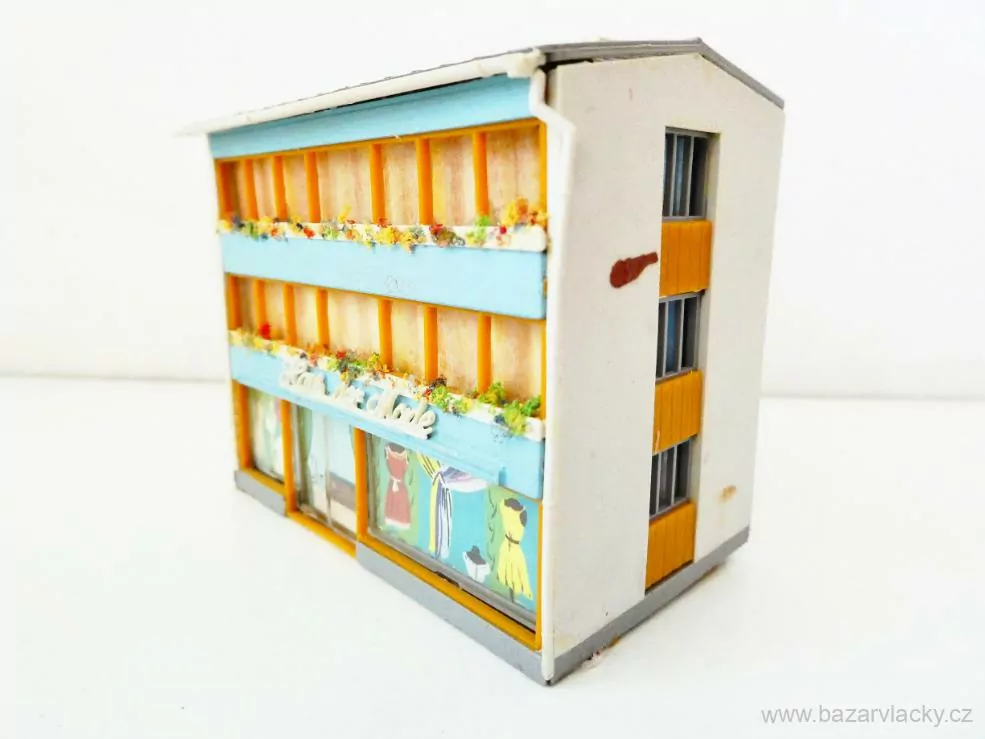 N Městský obytný dům s obchodem Haus der Mode