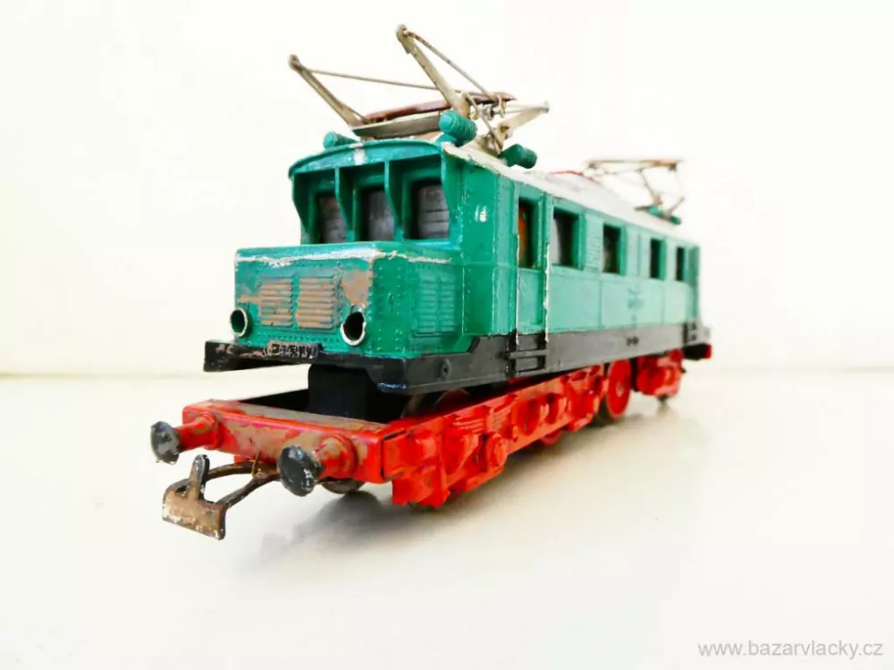 H0 PIKO Elektrická lokomotiva E 44 131 DR NA NÁHRADNÍ DÍLY 