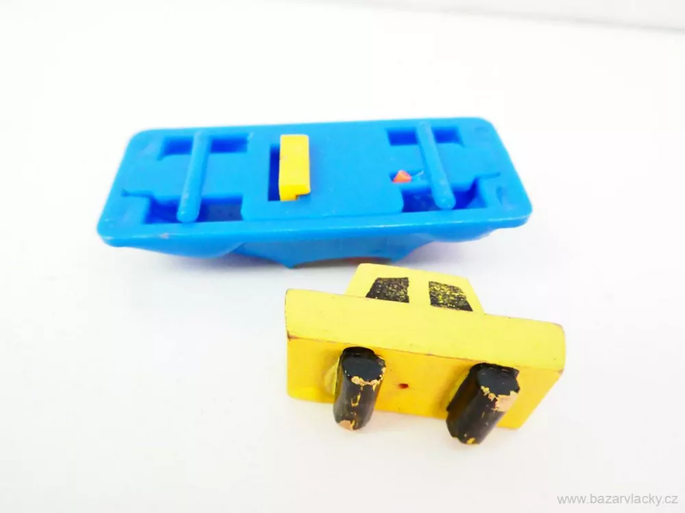 H0 SET 2 ks Autíčko DDR bez koleček a dřevěné autíčko