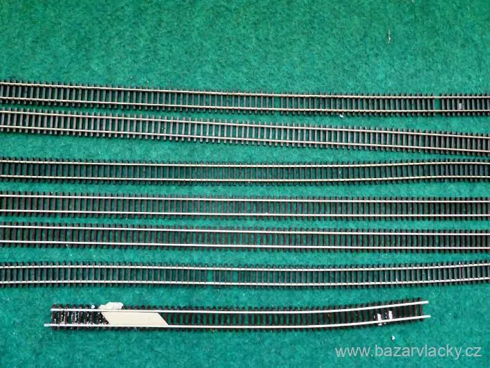 H0 SET 7 ks - ROCO 42200 FLEXI KOLEJ 3 ks a ROCO 42406 DLOUHÁ KOLEJ 5 ks ( cca 46 - 93 cm )