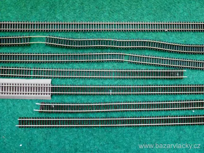 H0 SET 7 ks - ROCO 42200 FLEXI KOLEJ 2 ks a ROCO 42406 DLOUHÁ KOLEJ 5 ks  ( cca 46 - 93 cm )