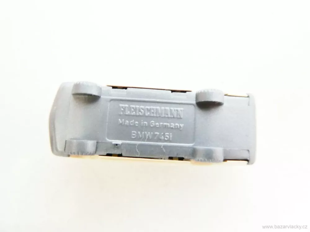 N FLEISCHMANN Osobní automobil OBMW 745i bílý TOP STAV