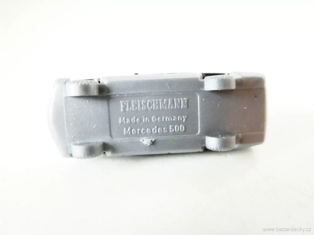 N FLEISCHMANN Osobní automobii MERCEDES 500 černý TOP STAV