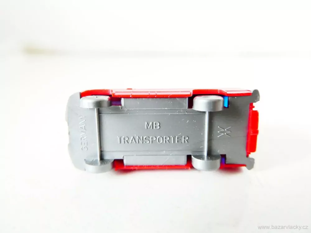 N Automobil Mercedes Benz Transporter červený s majáky TOP STAV