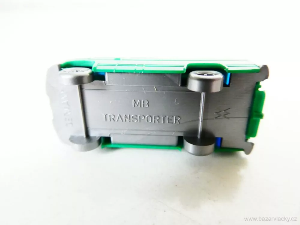 N Automobil Mercedes Benz Transporter zelený s majáky TOP STAV