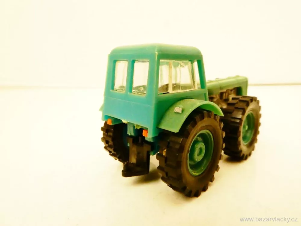 H0 Traktor zelený