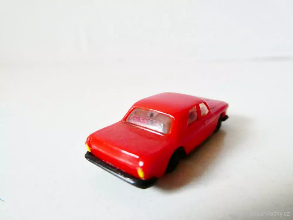 TT Osobní automobil červený PĚKNÝ STAV