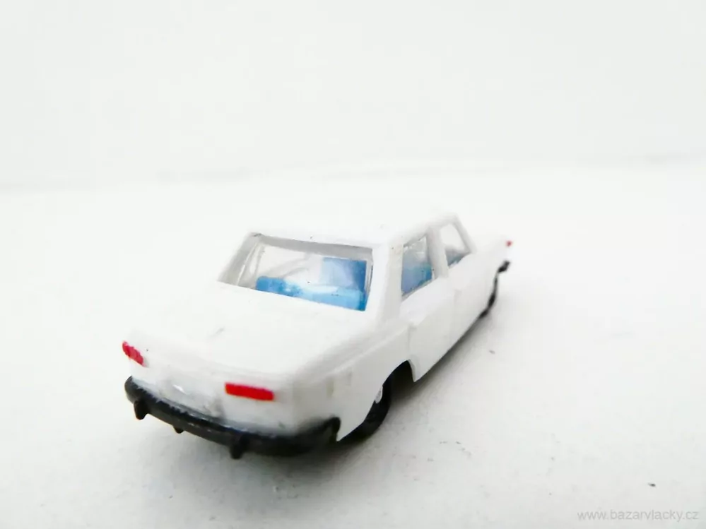 H0 Osobní automobil Wartburg 353 bílá PĚKNÝ STAV