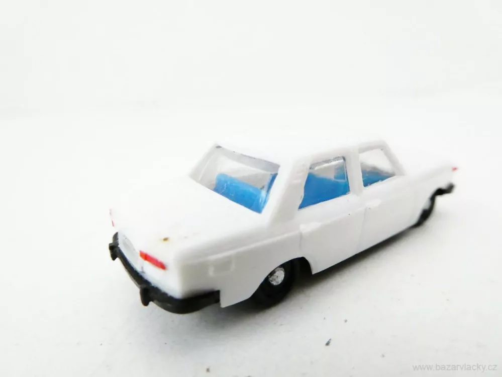 H0 Osobní automobil Wartburg 353 bílá PĚKNÝ STAV