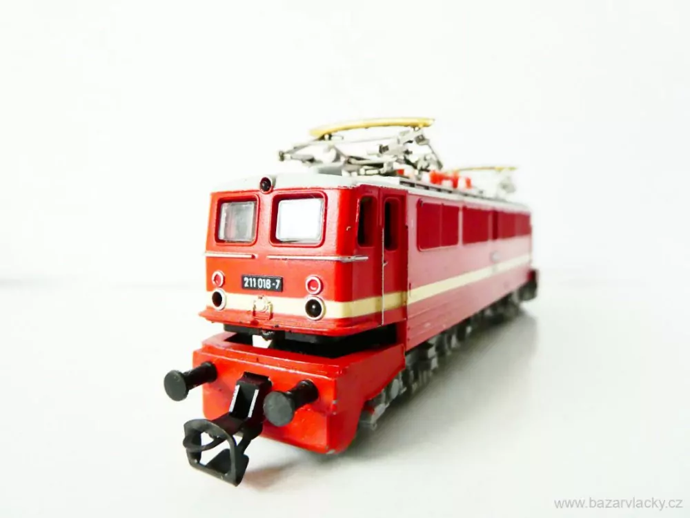 TT GÜTZOLD Elektrická lokomotiva BR 211 018 - 7 OSVĚTLENÁ PĚKNÝ STAV