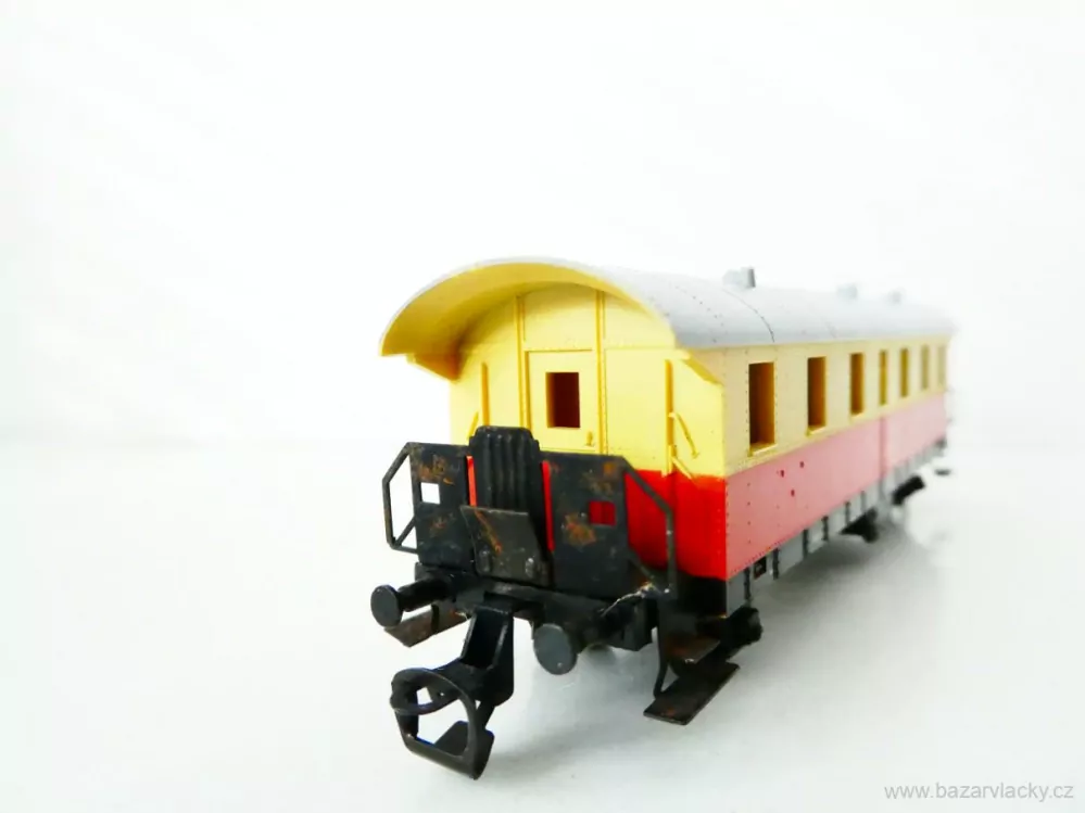 TT BTTB Osobní vůz 50 50 24 DR červeno-žlutý