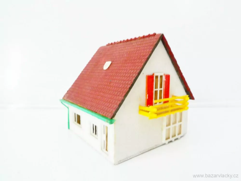 TT Rodinný dům s balkónem