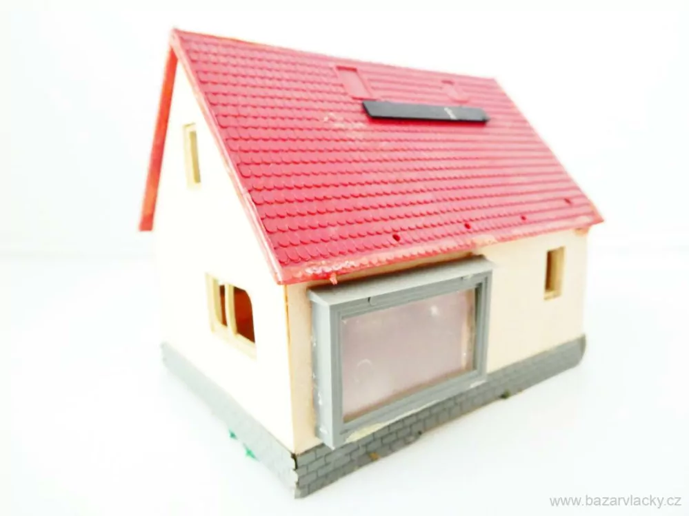 TT Rodinný dům s balkonem