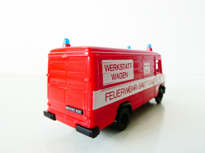H0 PRALINE Požární dodávka MB 507 D FEUERWEHT STUTTGART TOP STAV NEPOUŽITÉ