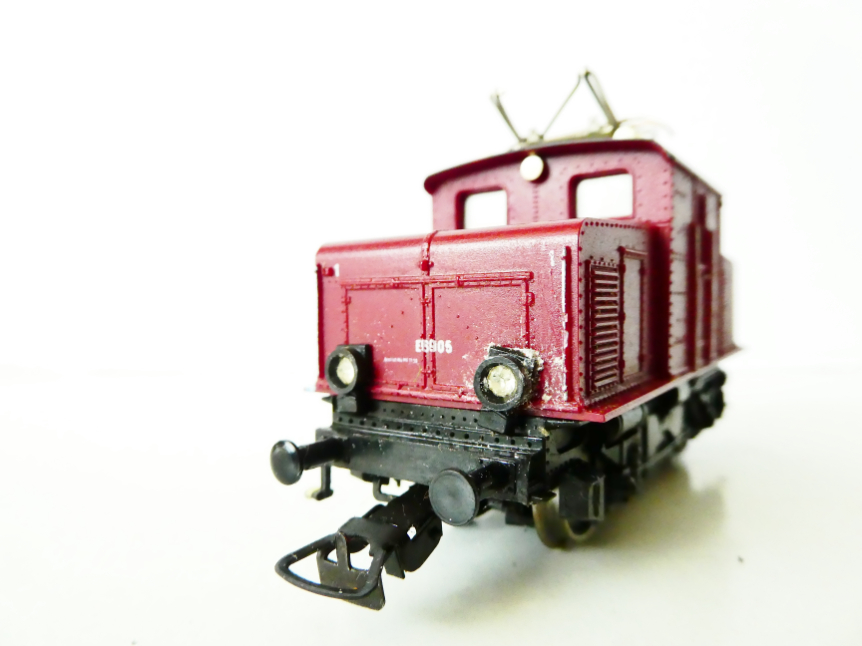 H0 PIKO Elektrická lokomotiva E69 05 červená DB