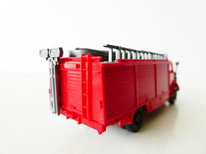 H0 WIKING Požární automobil Mercedes  TOP STAV NEPOUŽITÝ