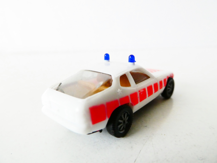 H0 HERPA Záchranný lékařský automobil PORSCHE 924 NOTARZT PĚKNÝ STAV