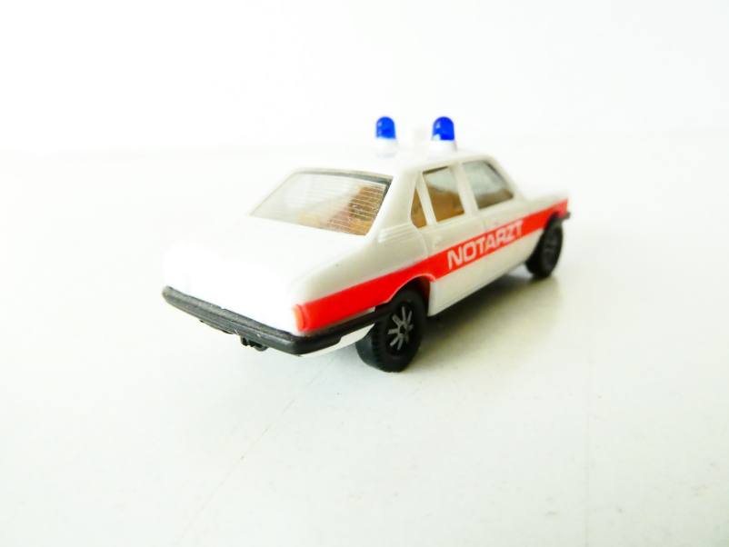 H0 HERPA Záchranný lékařský automobil BMW 528i NOTARZT TOP STAV NEPOUŽITÝ