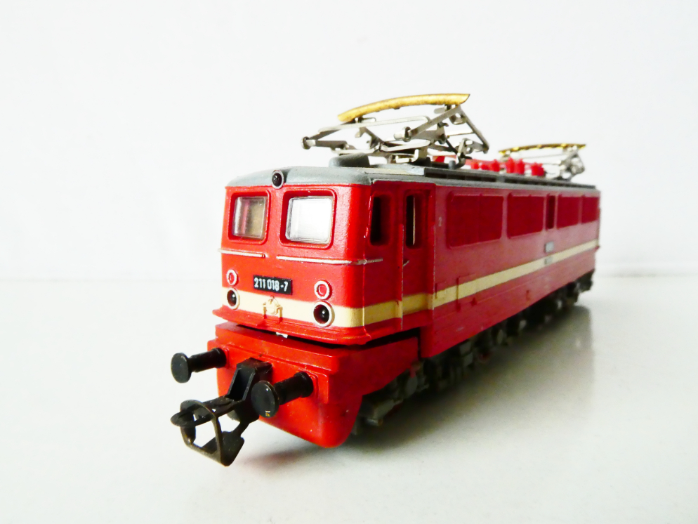 TT BTTB GÜTZOLD Elektrická lokomotiva E 211 018-7 DR OSVĚTLENÁ TOP STAV NEPOUŽITÁ v krabičce