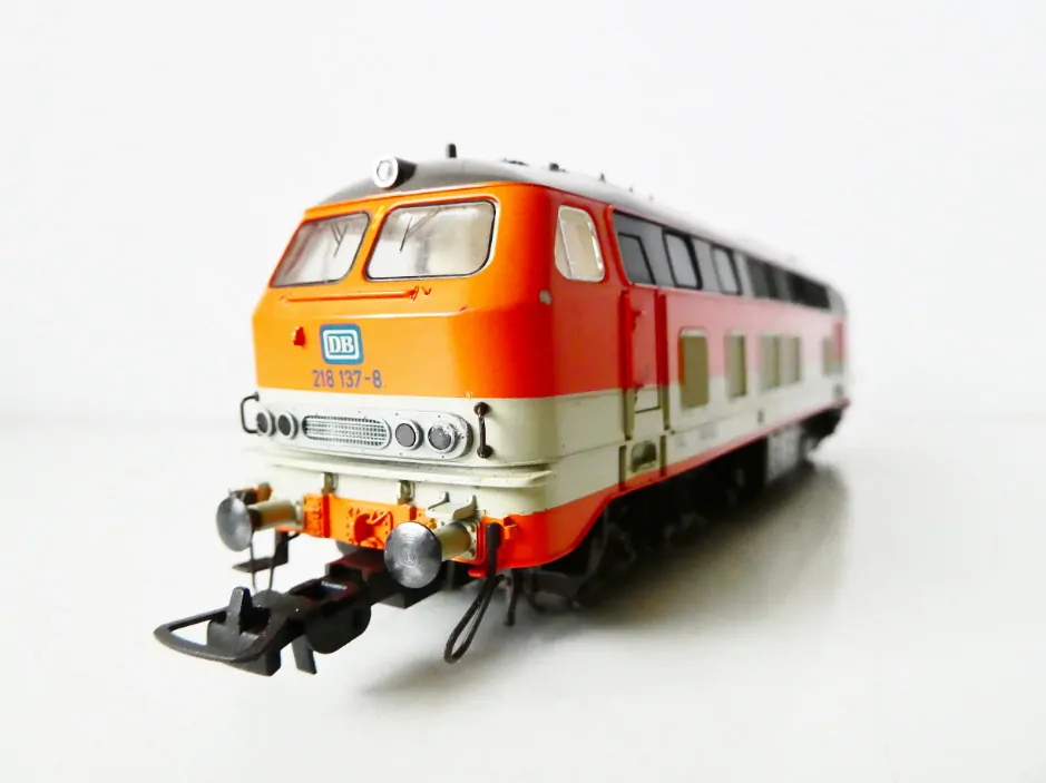 H0 FLEISCHMANN Dieselová lokomotiva BR 218 137-8 DB OSVĚTLENÁ PĚKNÝ STAV