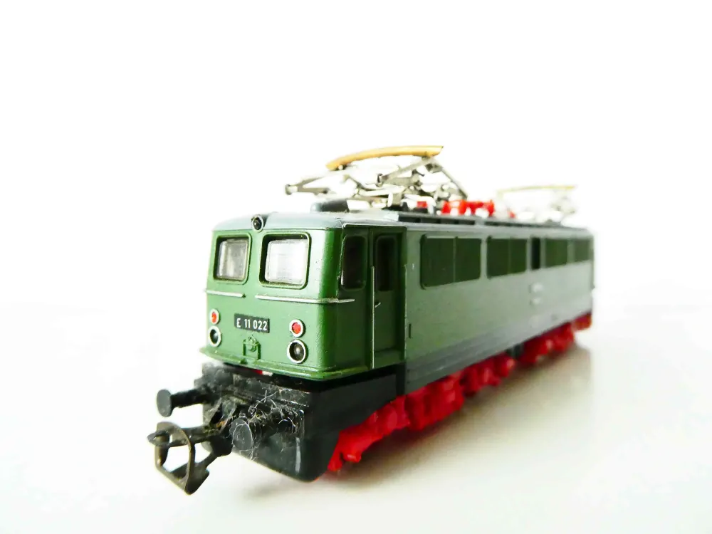 TT BTTB Elektrická lokomotiva E 11 022 DR OSVĚTLENÁ PĚKNÝ STAV