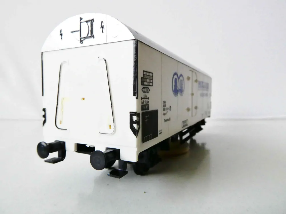 H0 MÄRKLIN Nákladní vůz chladírenský PAULANER MÜNCHEN DB s předělávkou na čištění kolejí
