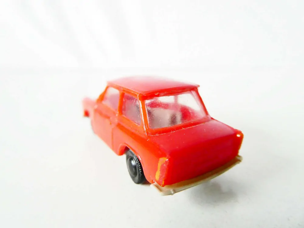 H0 Osobní automobil TRABANT 601 červený