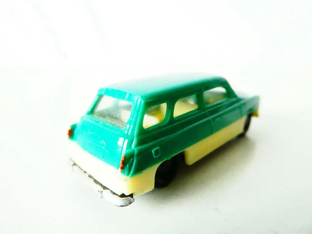 H0 Osobní automobil ŠKODA KOMBI