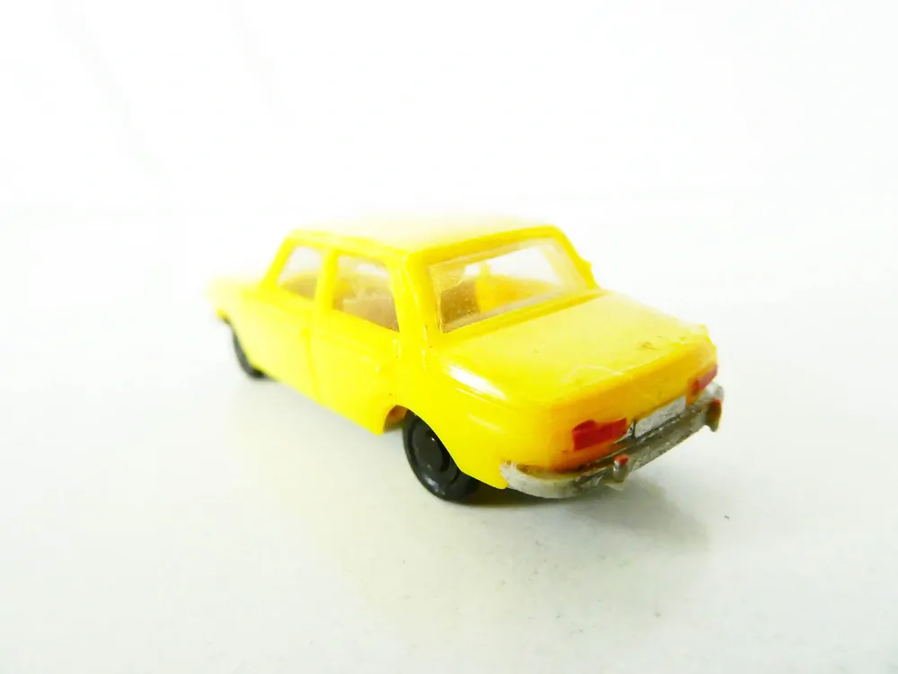 H0 Osobní automobil Wartburg 353 žlutá