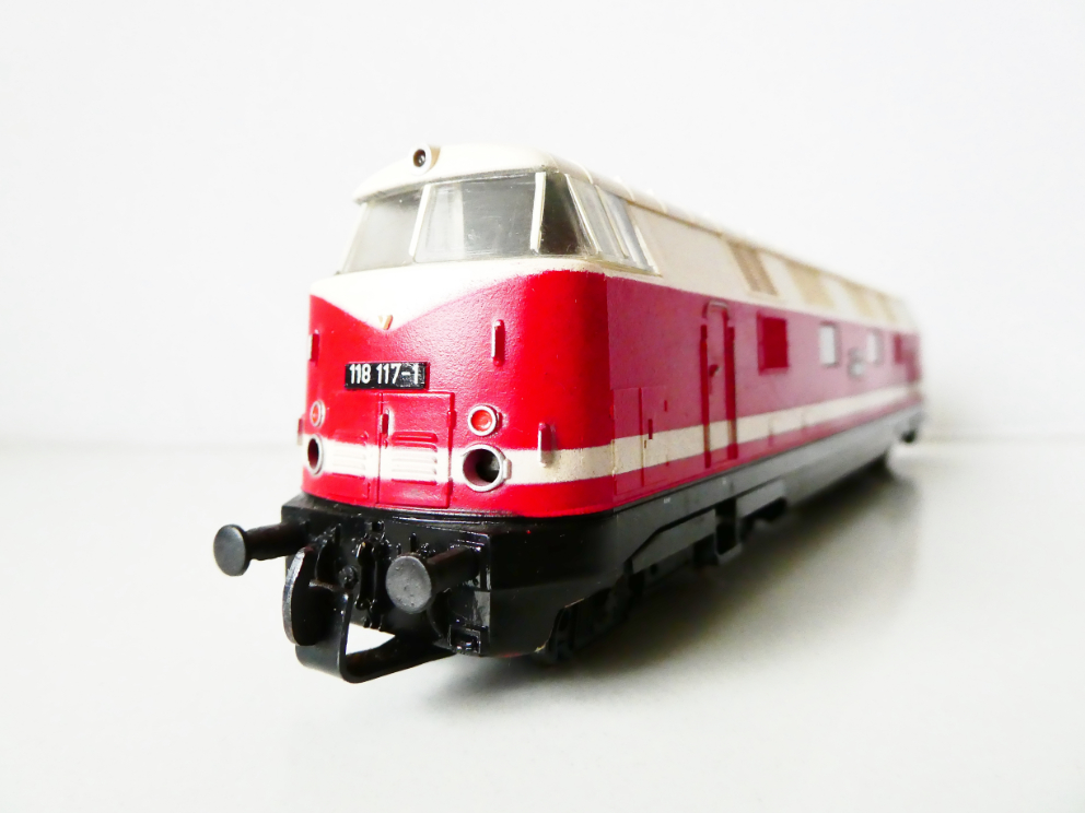 H0 GÜTZOLD Dieselová lokomotiva BR 118 117 - 1 DR OSVĚTLENÁ TOP STAV v krabičce